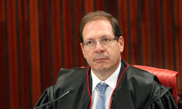 imagem colorida do ministro Luis Felipe Salomão