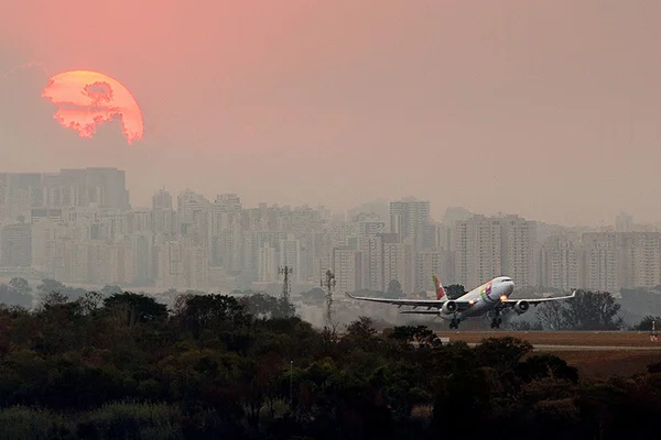 Abear diz que o preço de passagem cairá após a cobrança de bagagens