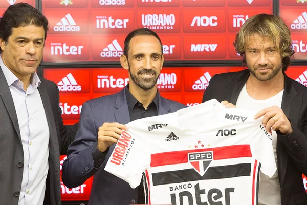 Juanfran aparece no BID e pode estrear pelo São Paulo contra o Ceará