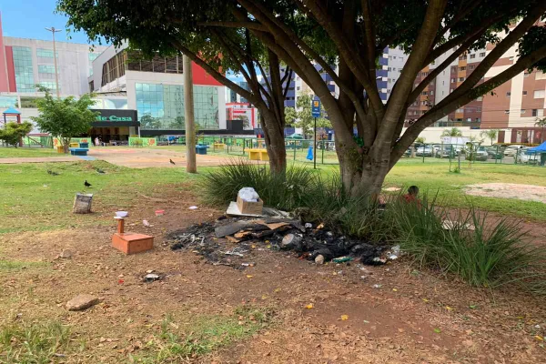 Homem ateia fogo em barraca de morador em situação de rua