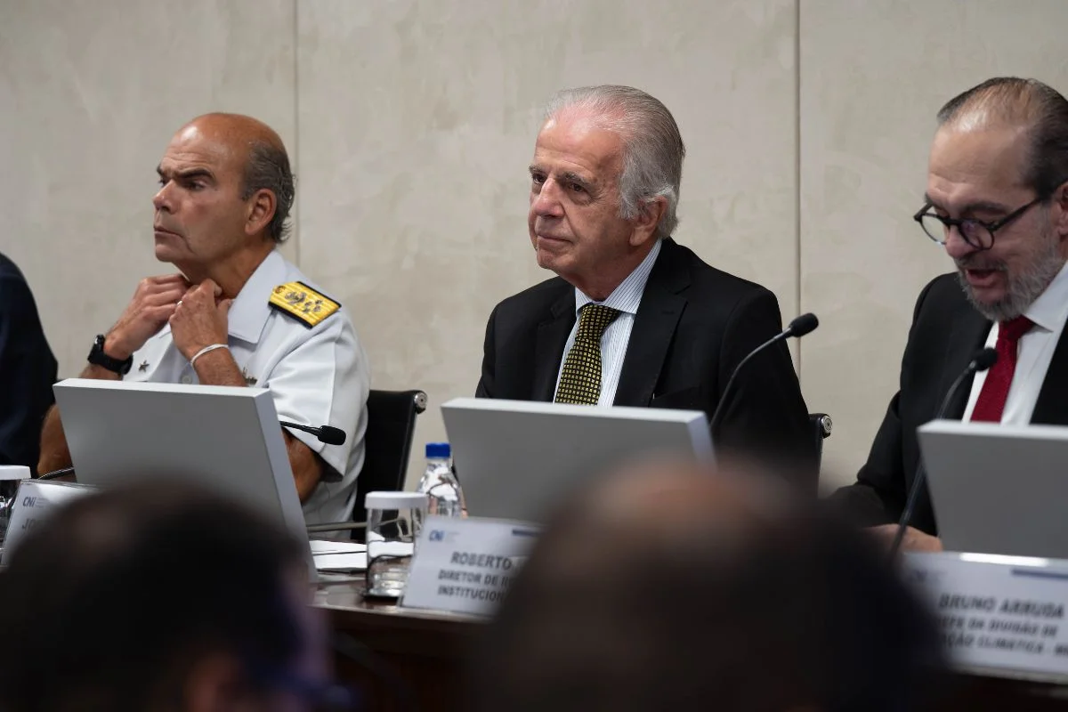 Se os EUA invadirem o Brasil, "prefiro abrir o portão", diz José Múcio