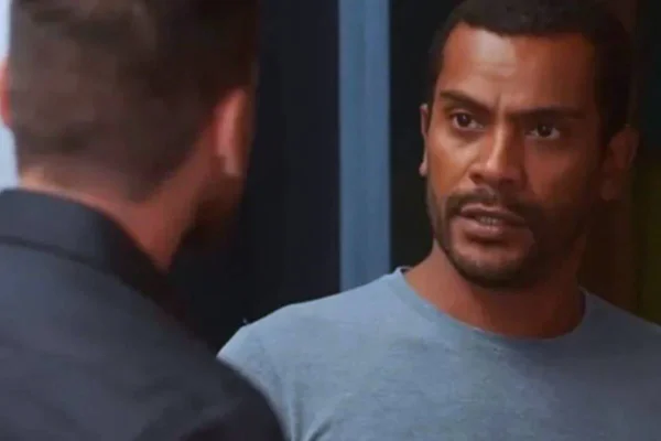 Imagem colorida de Ben, personagem da novela Vai na Fé - Metrópoles