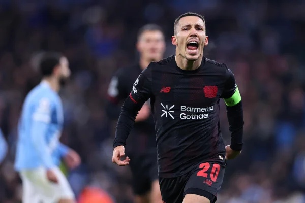 Grimaldo comemorando gol do Bayern de Munique em cima do Manchester City
