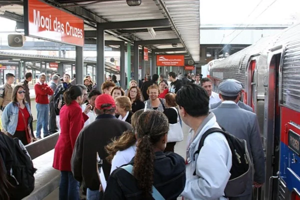 Estação Mogi das Cruzes da CPTM - Metrópoles. Tarcísio sanciona lei que autoriza absorção de ferroviários da CPTM em concessões