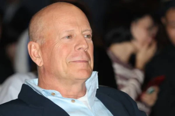Com demência e longe das telas, Bruce Willis é visto em clique raro