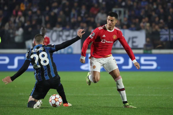 Cristiano Ronaldo marca no fim e impede derrota do United na Champions