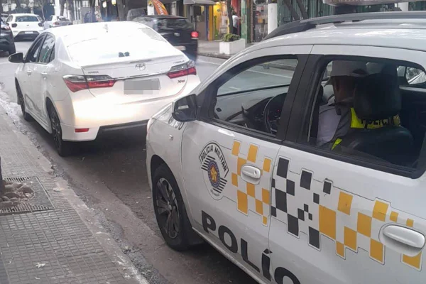 Carro apreendido por multas de velocidade - Metrópoles