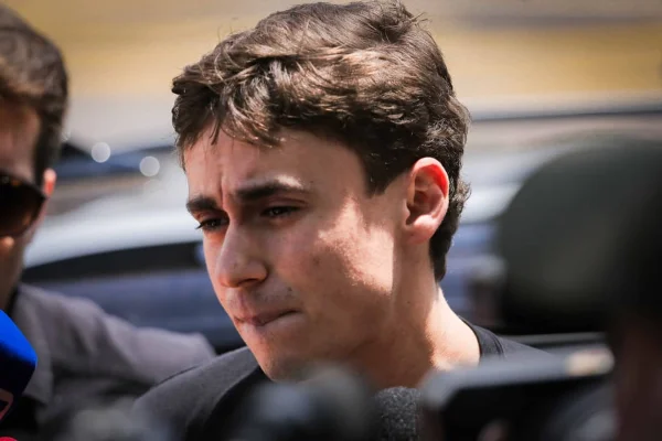 Nikolas xinga bolsonarista foragido: “Você é um bosta”