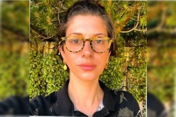 Foto colorida de Kira Salim (Clara Ganapol Salim) - Metrópoles