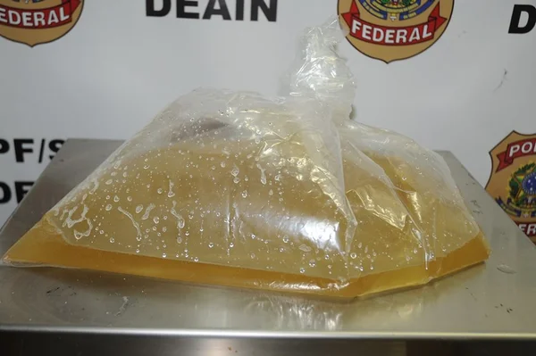 Mulher é presa no aeroporto de SP com mais de 3kg de cocaína líquida