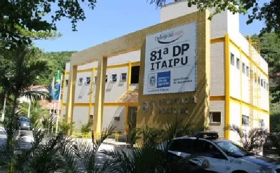 Imagem colorida da 81ª DP (Itaipu)onde suspeito de estupros foi preso