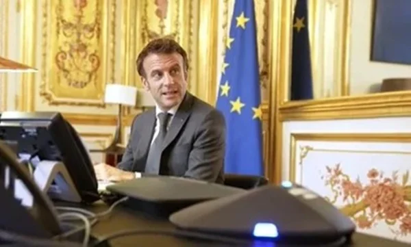 imagem colorida emmanuel macron