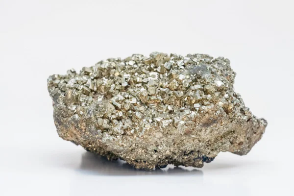 Pirita, o mineral amarelo brilhante, conhecido como "ouro de tolo" - Metrópoles
