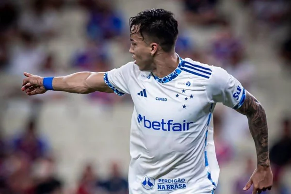 Foto colorida de jogador do Cruzeiro - Metrópoles