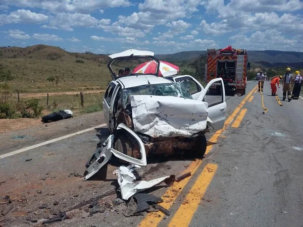 Acidente na BR-080 deixa um morto e quatro feridos