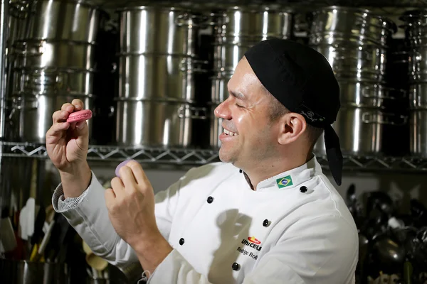 Para fazer macaron em casa, siga os conselhos do gastrônomo Rodrigo Rolim