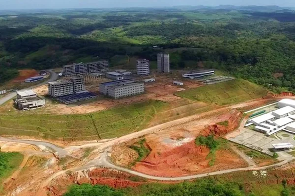 Imagem colorida mostra obras relacionadas a campus da Universidade Federal Rural de Pernambuco (UFRPE) - Metrópoles