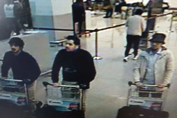 Atentado em Bruxelas: polícia divulga foto de suspeitos