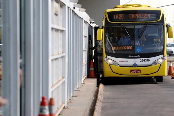 Passageiros com crédito acumulado em cartões passam a pagar mais caro nos ônibus