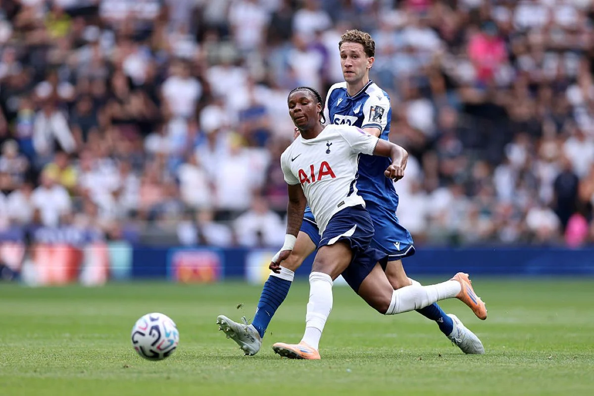Arthur Chaves contra o Tottenham Arthur Chaves contra o Tottenham