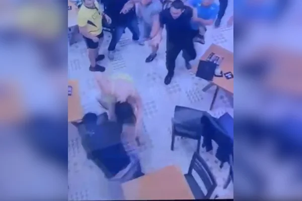 imagem de câmera de segurança mostra confusão