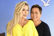 Poliana Rocha foi traída pelo cantor Leonardo Poliana Rocha foi traída pelo cantor Leonardo