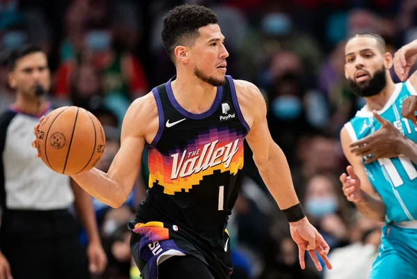Craque da NBA briga com único torcedor presente no ginásio: o mascote