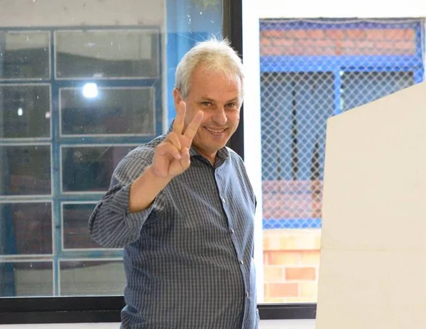 PMDB, PT e PDT levam duas prefeituras cada em novas eleições