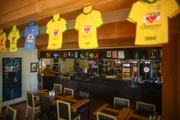 O restaurante tem bandeiras inspiradas nos títulos do Brasil, cabine fotográfica e ativações variadas O restaurante tem bandeiras inspiradas nos títulos do Brasil, cabine fotográfica e ativações variadas