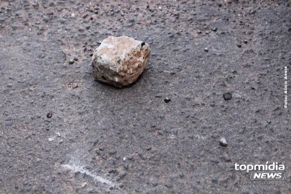 Imagem colorida, pedra - Metrópoles