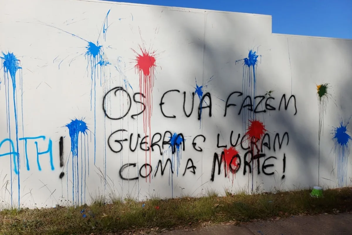 Suspeito de pichar embaixada dos Estados Unidos em Brasília é preso