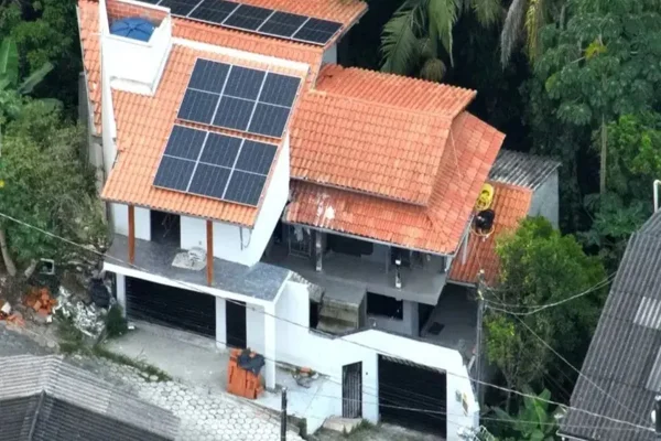 Imagmem colorida, Foragido suspeito de chefiar facção criminosa é preso em casa luxuosa de Blumenau- Metrópoles