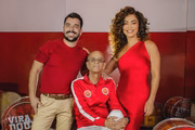 Juliana Paes e Mestre Ciça e carnavalesco Tarcísio Zanon 