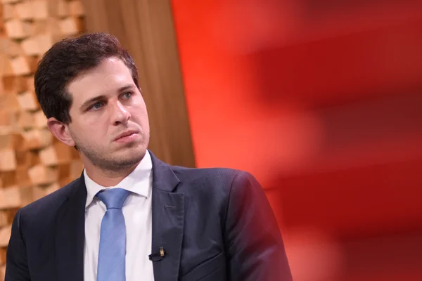 Deputado Federal Pedro Campos é entrevistado no estúdio Metrópoles