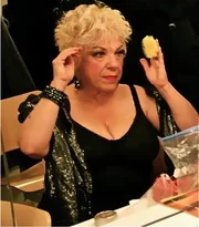 Camille Saviola, de Jornada nas Estrelas, morre aos 71 anos - imagem 6 Camille Saviola, de Jornada nas Estrelas, morre aos 71 anos - imagem 6