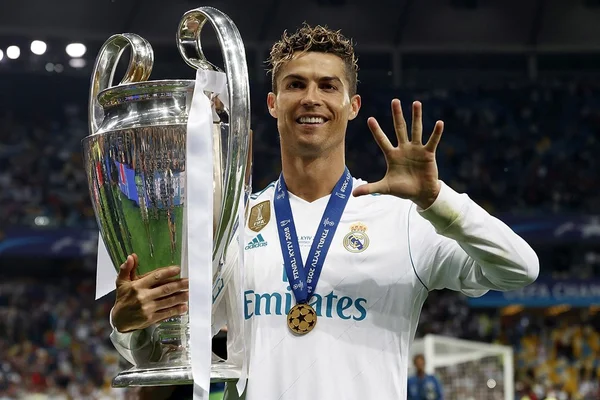 Fãs do Real Madrid pedem por Cristiano Ronaldo: "Anuncia, eu imploro" - Metrópoles