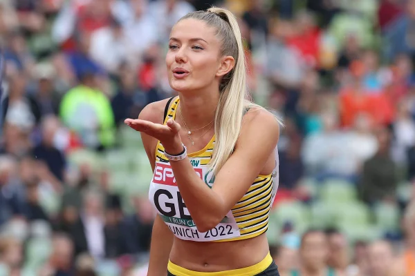 “Atleta mais sexy do mundo” mostra saga para capturar aranha gigante