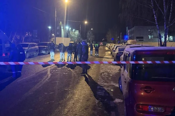 Foto de local em que bomba explodiu e matou dois policiais em Moscou, Rússia