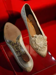 Sapato da princesa Diana usado em seu casamento Sapato da princesa Diana usado em seu casamento