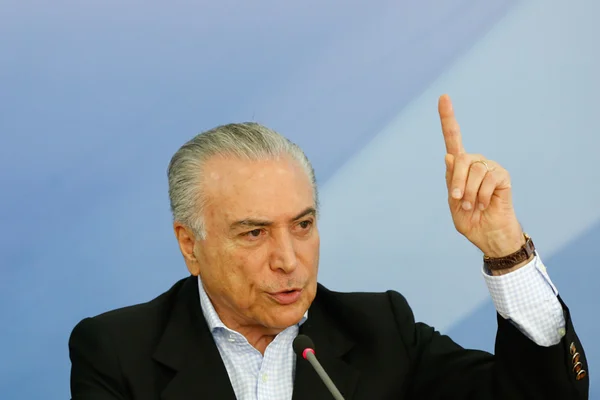 Temer fica em silêncio durante interrogatório na Polícia Federal