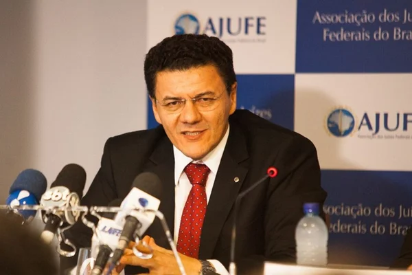 Ajufe tenta adiar julgamento no STF sobre auxílio-moradia