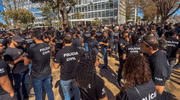 Os policiais civis pedem por equiparação salarial com a Polícia Federal Os policiais civis pedem por equiparação salarial com a Polícia Federal