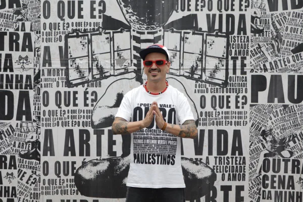 O baiano Átila Fraga espalha lambe-lambe em SP criou o projeto Paulestinos - Metrópoles