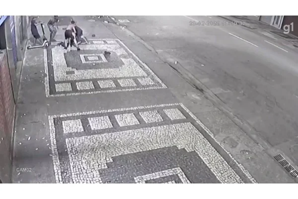 Vídeo: turista português é agredido por assaltantes em Copacabana