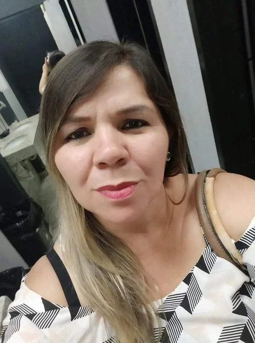 Jovem que matou a madrasta a facadas fica em silêncio em depoimento
