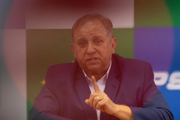 Izalci sobre apoio de Aécio a Pacheco: “Defesa natural de Minas”