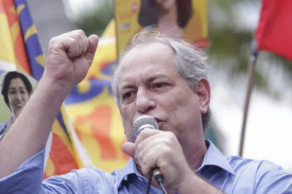 Ciro chama Bolsonaro de bandido e diz que Lula corrompeu a própria alma