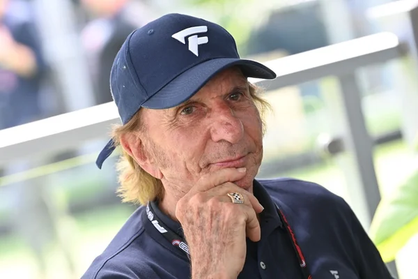 Imagem colorida de Emerson Fittipaldi - Metrópoles