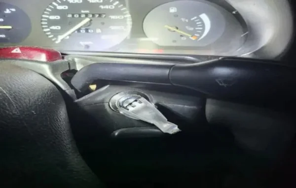 Ladrão usa garfo para ligar carro e foge durante perseguição policial