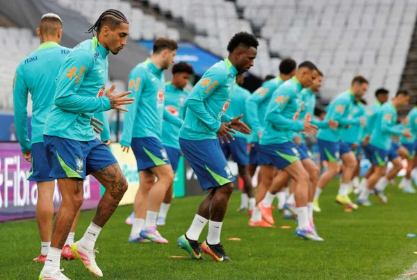 Imagem colorida dos jogadores da Seleção Brasileira - Metrópoles